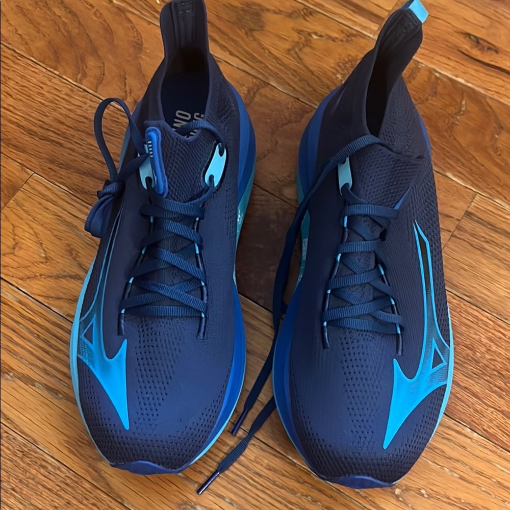 Men's Neo Vista Blue Running Shoes Never Worn